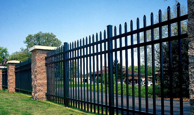 iDeal Industrial Maine Aluminum Fence