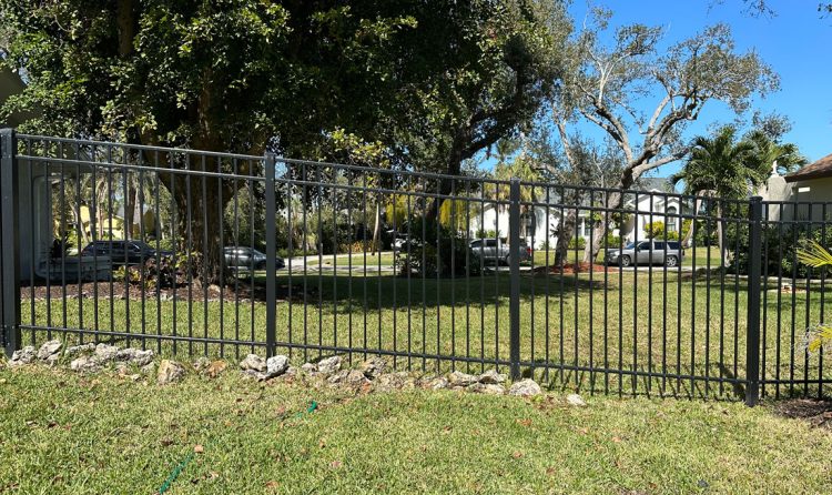 Aluminum fence with gate