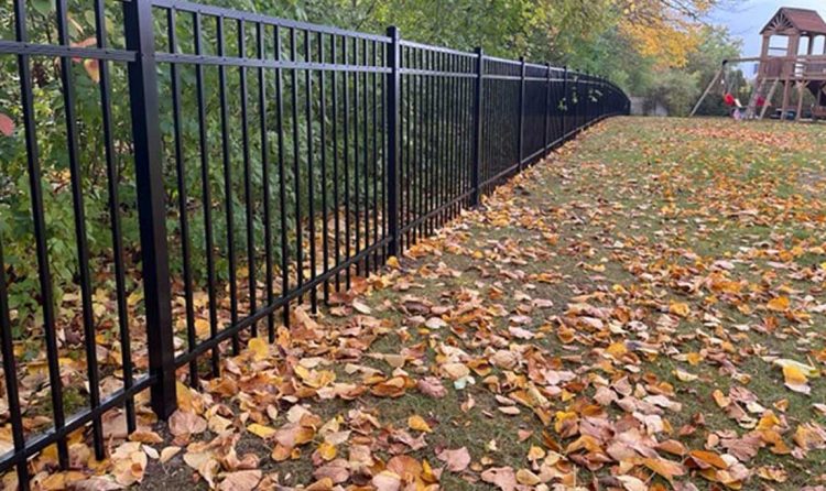 aluminum fence companies