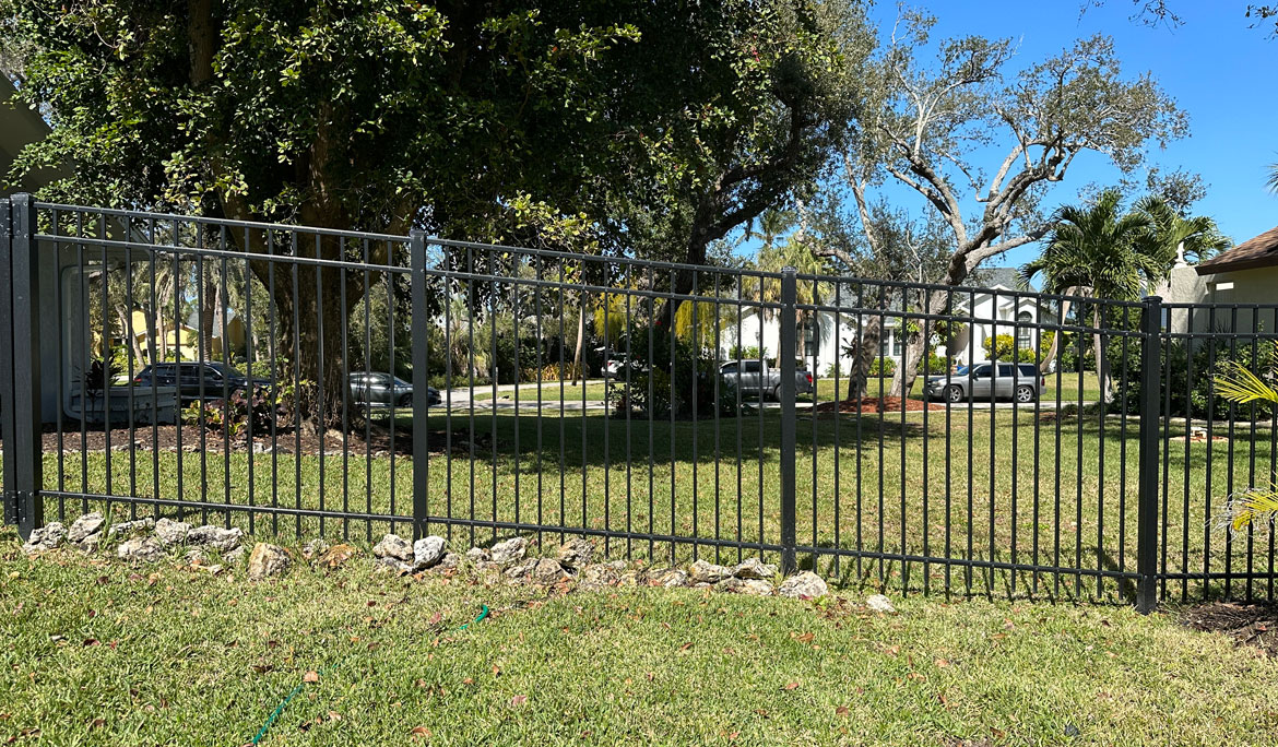 aluminum fence with gate