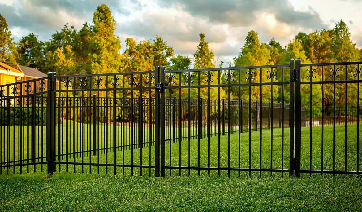 comparing aluminum fence panel, iron fences, and vinyl fences