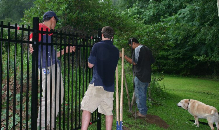 How to Get the Best Deal on Aluminum Fence Panels Installation