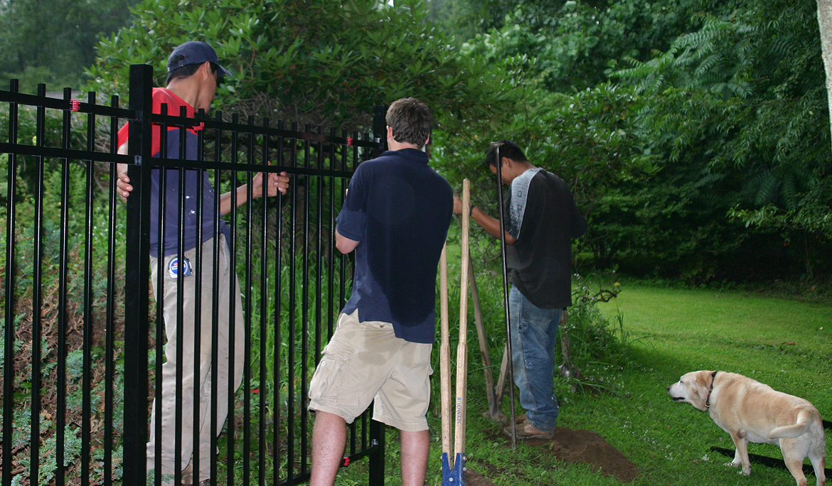 How to Get the Best Deal on Aluminum Fence Panels Installation